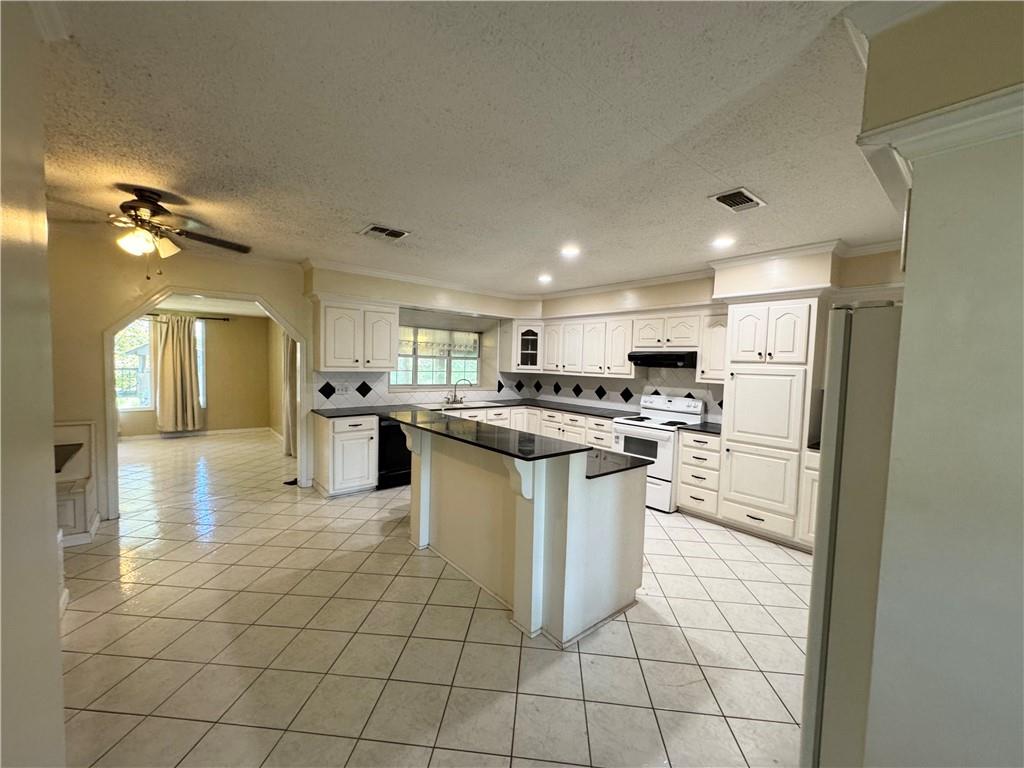 8445 165th Highway Pollock, LA 71467 - Photo 6 of 54