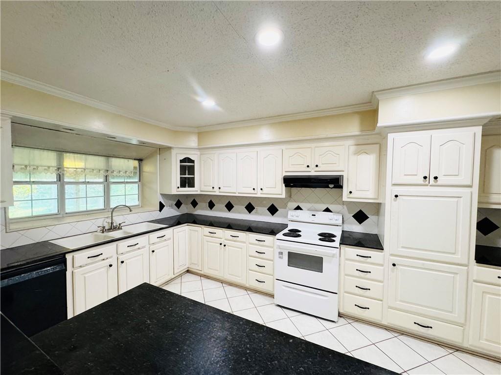 8445 165th Highway Pollock, LA 71467 - Photo 9 of 54