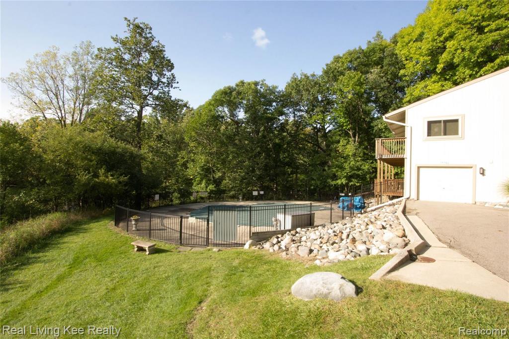1673 Riverside Drive, Unit 6 Rochester Hills, MI 48309 - Photo 3 of 20