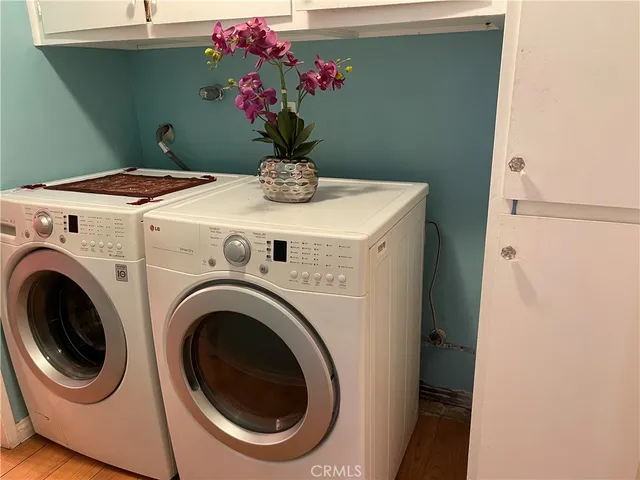 a view of entryway with washer and dryer