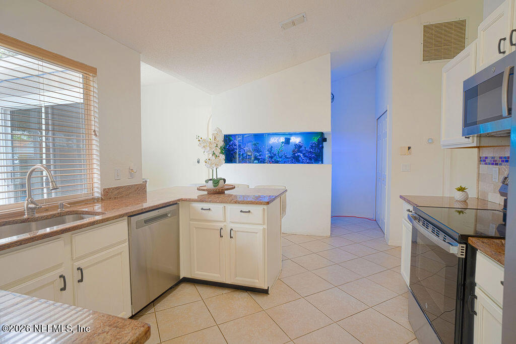 3441 Bristol Bridge Road Orange Park, FL 32073 - Photo 8 of 28 kitchen2