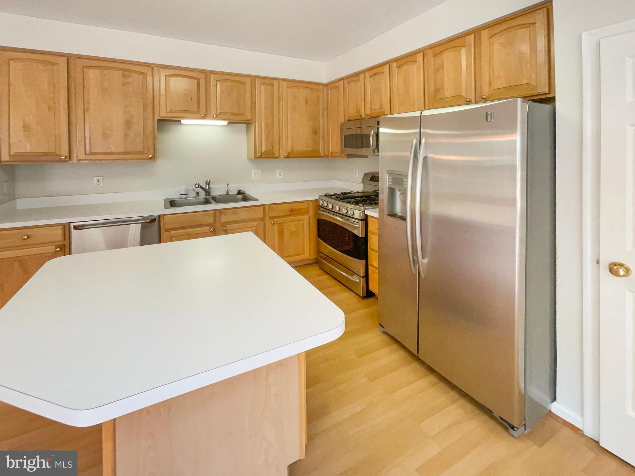 14272 Glade Spring Drive Centreville, VA 20121 - Photo 12 of 46 a kitchen with stainless steel appliances a refrigerator and a stove