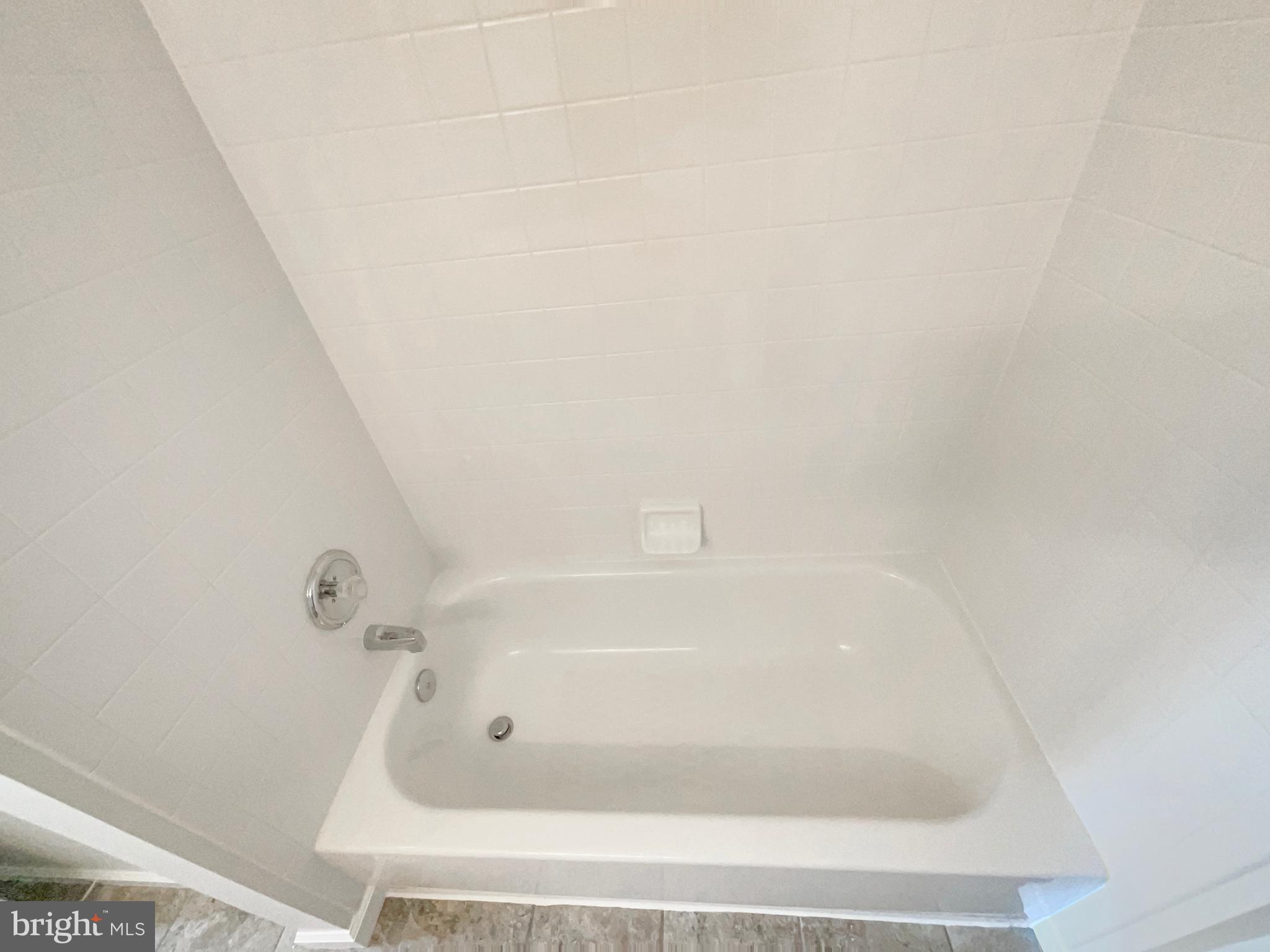 14272 Glade Spring Drive Centreville, VA 20121 - Photo 25 of 46 a close up of a bathtub