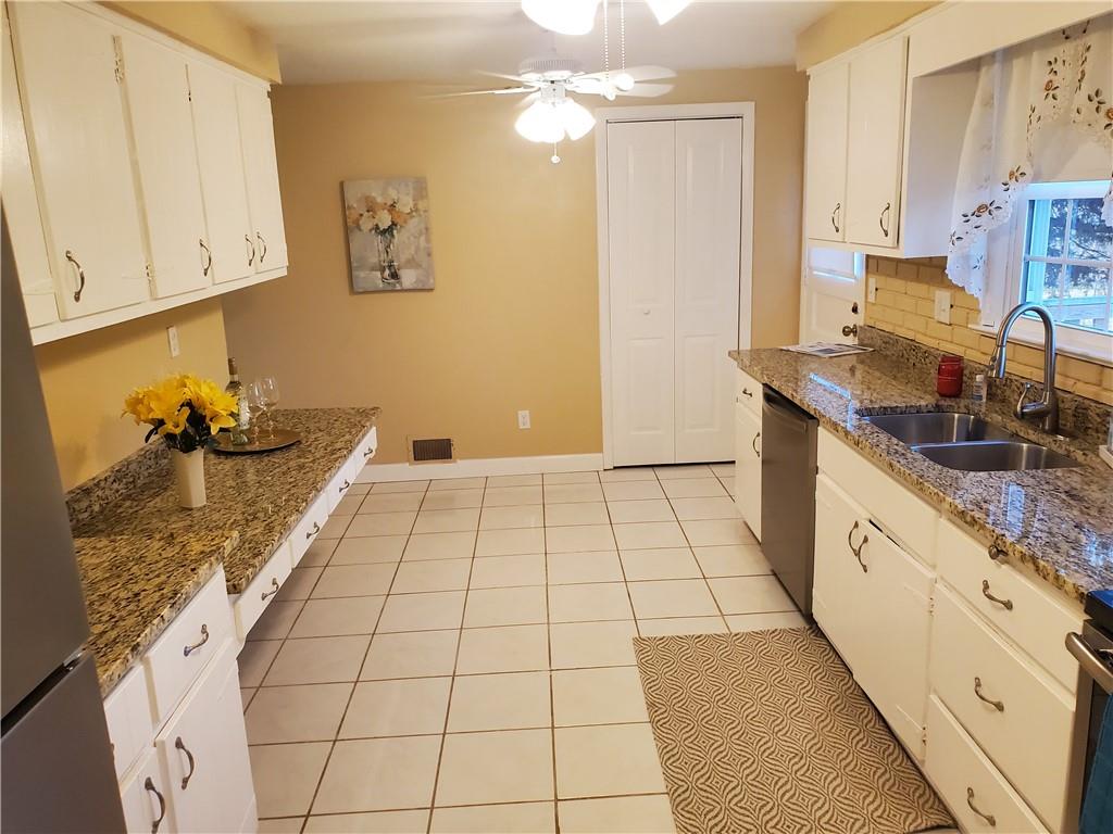 238 Fitz Henry Road Smithton, PA 15479 - Photo 4 of 24 Gallery Image 4