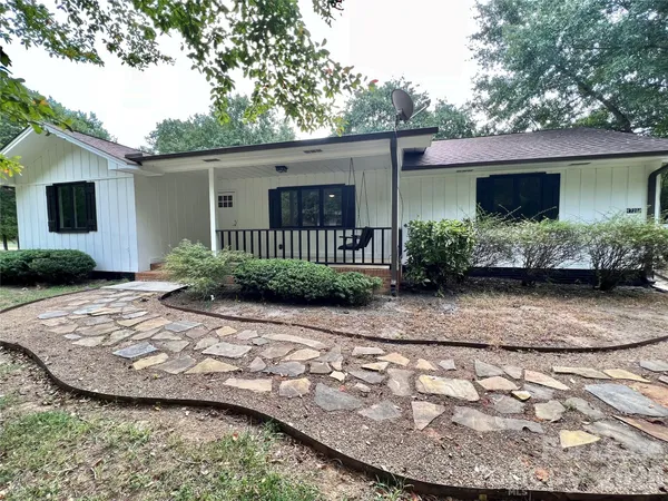 $2,200 | 17201 Halter Drive, Charlotte, NC 28278
