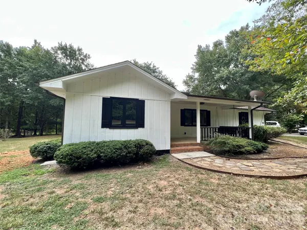 $2,200 | 17201 Halter Drive, Charlotte, NC 28278