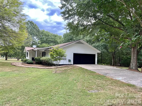 $2,200 | 17201 Halter Drive, Charlotte, NC 28278