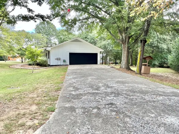 $2,200 | 17201 Halter Drive, Charlotte, NC 28278