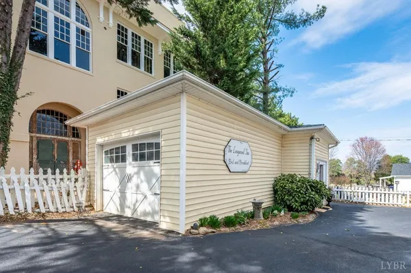 $549,900 | 517 Longwood Avenue, Bedford, VA 24523