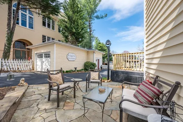 $549,900 | 517 Longwood Avenue, Bedford, VA 24523