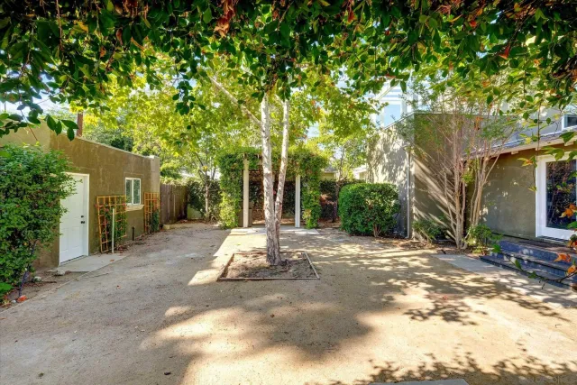 a view of a house with backyard and tree s