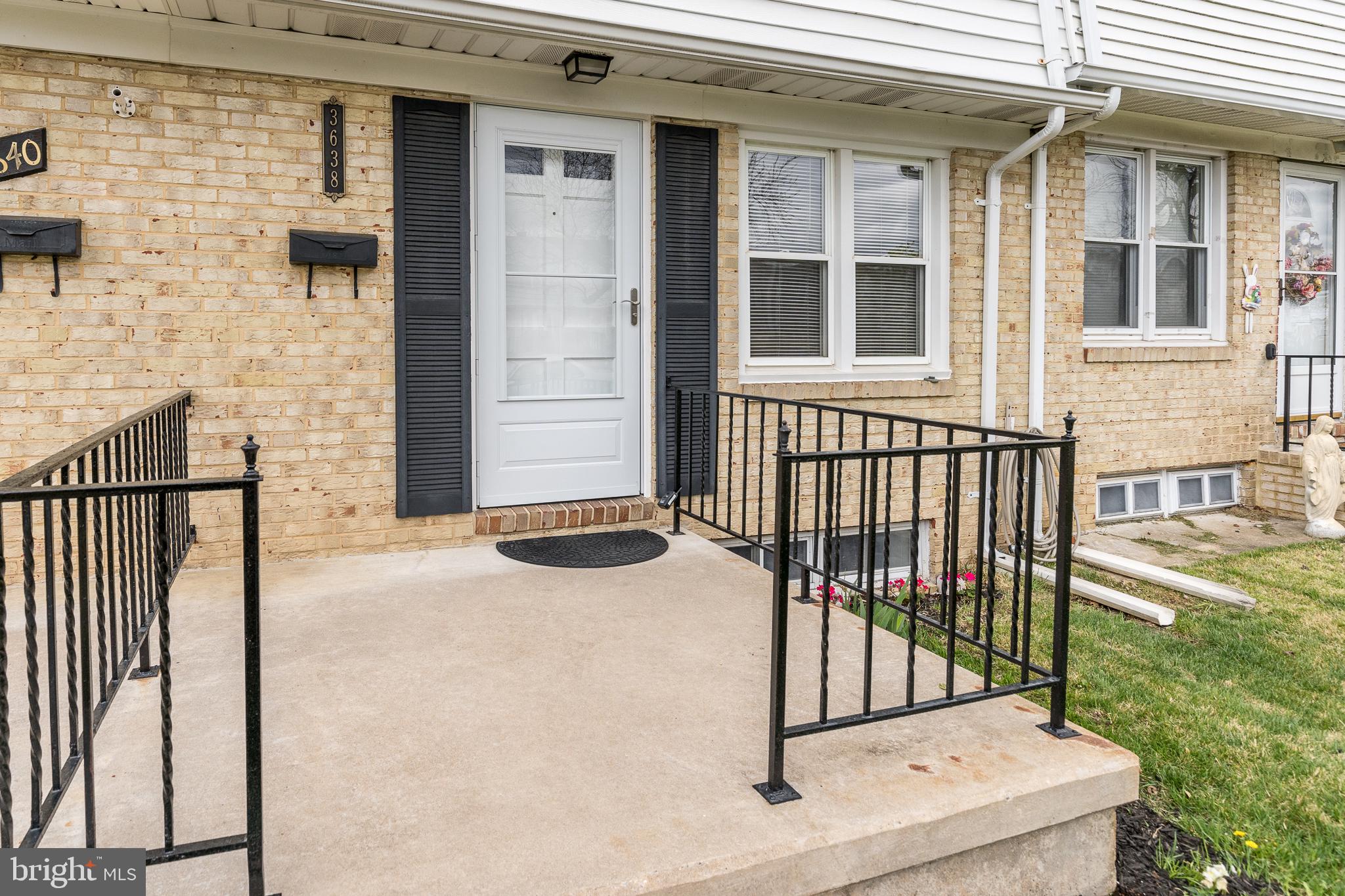 3638 Greenvale Road Baltimore, MD 21229 - Photo 4 of 24 Front Porch