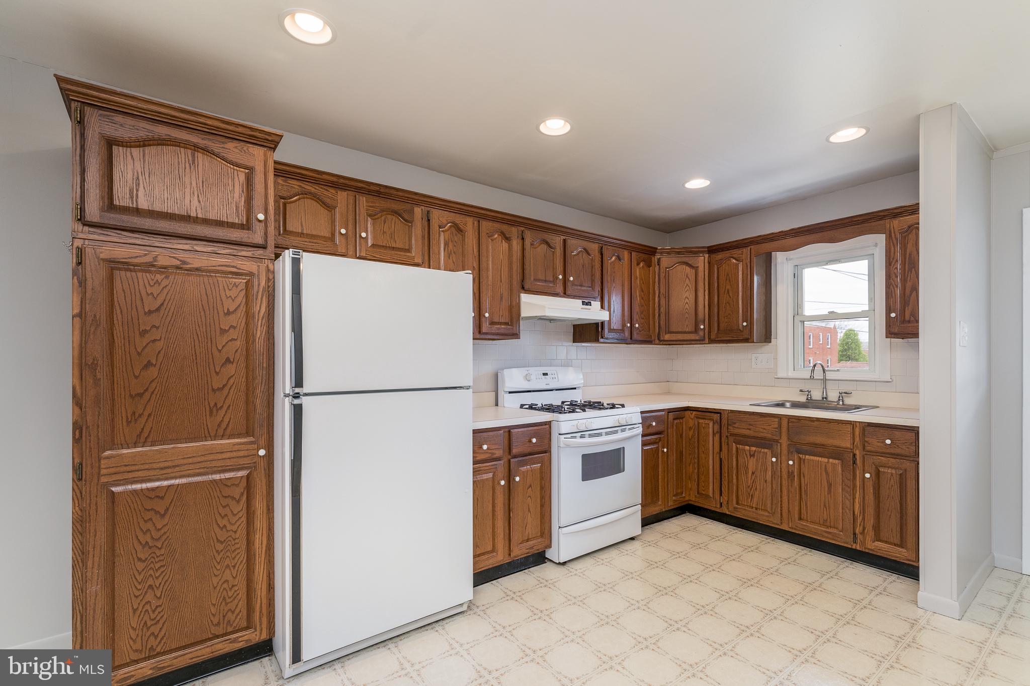 3638 Greenvale Road Baltimore, MD 21229 - Photo 7 of 24 Kitchen