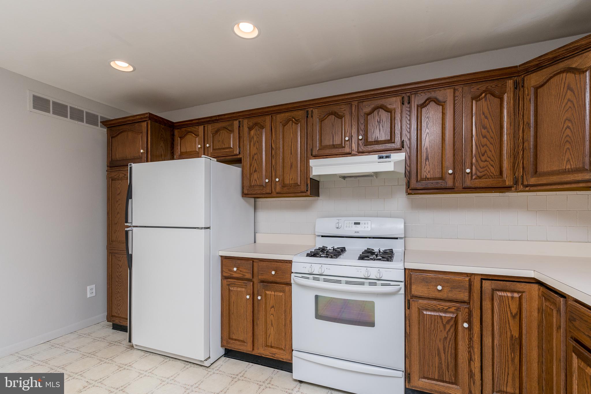 3638 Greenvale Road Baltimore, MD 21229 - Photo 8 of 24 Kitchen (alt view)