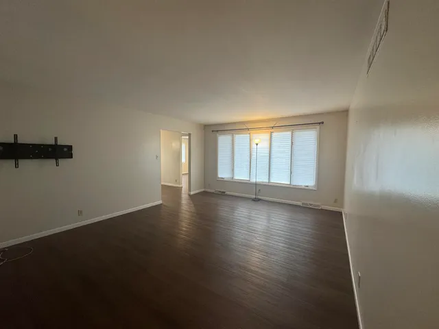 $359,000 | 1206 Meadow Glen Drive, Valparaiso, IN 46383