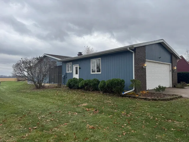 $359,000 | 1206 Meadow Glen Drive, Valparaiso, IN 46383