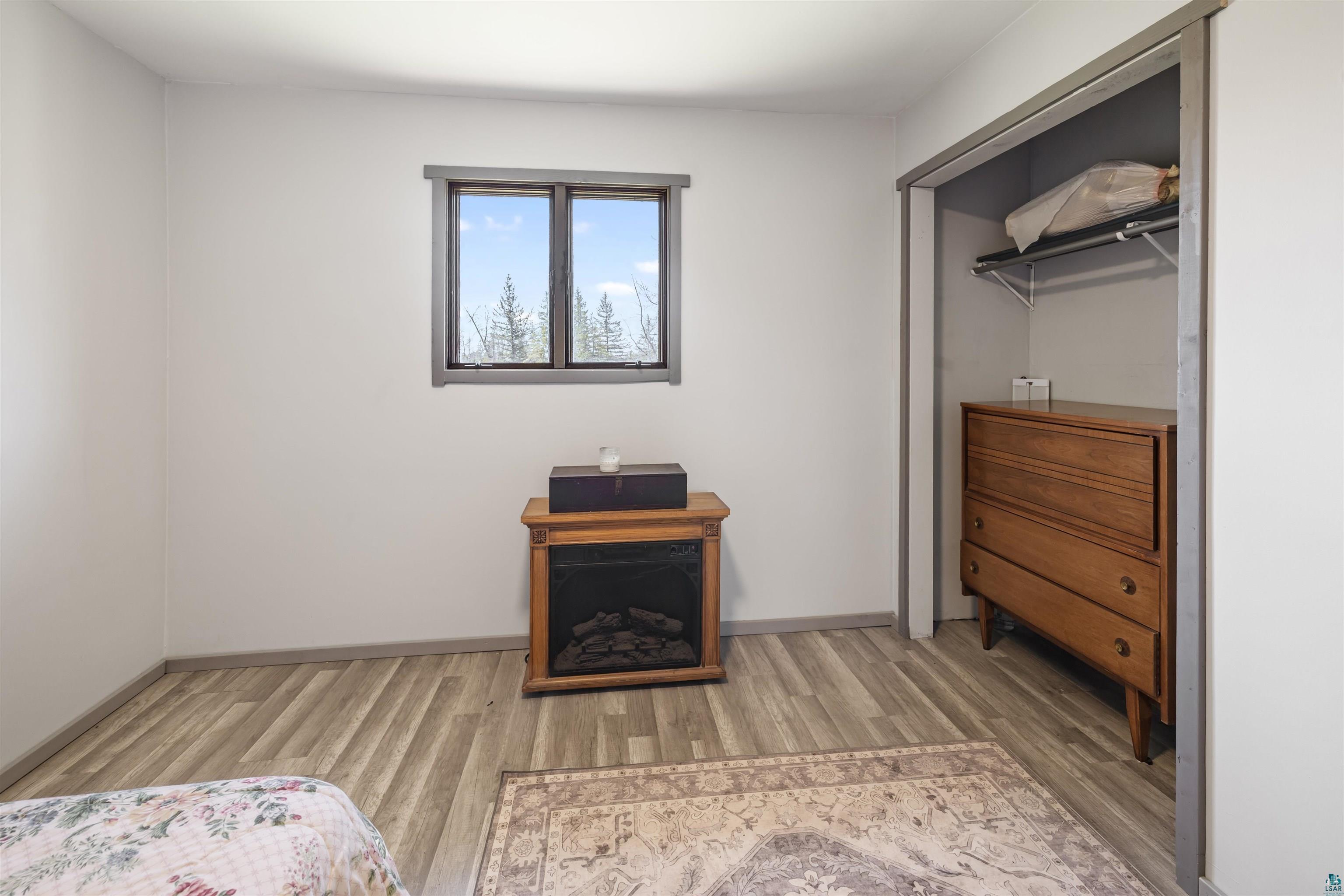40139 County Road 251 Cohasset, MN 55721 - Photo 20 of 50 Room featuring laminate flooring and a window with gray trim