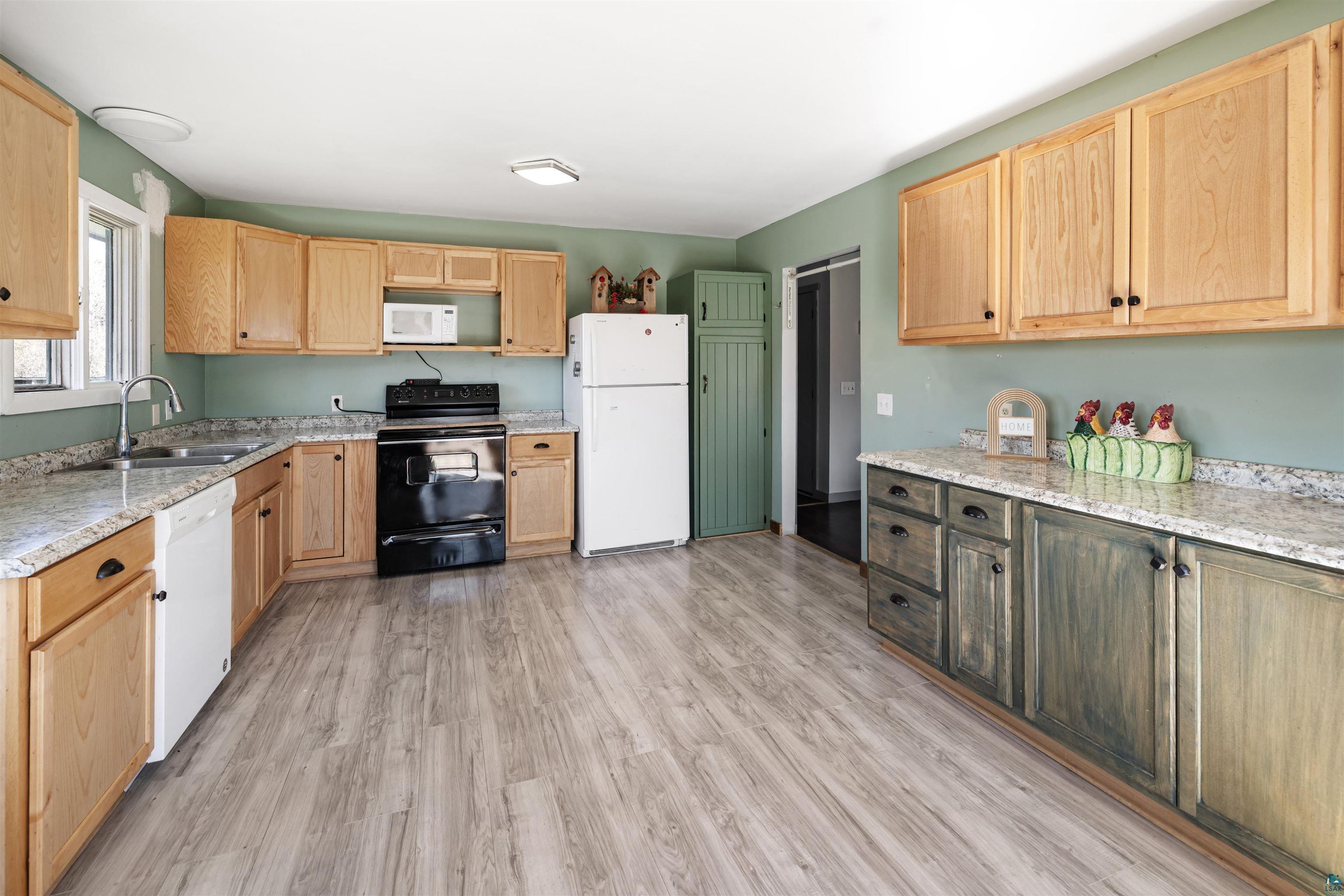 40139 County Road 251 Cohasset, MN 55721 - Photo 6 of 50 Spacious kitchen featuring laminate flooring and a light green wall color