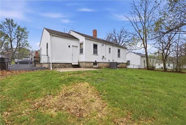 $193,000 | 8920 Rose Lane, Raytown, MO 64133