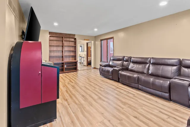 $525,000 | 5180 East McArdle Road, Coal City, IL 60416