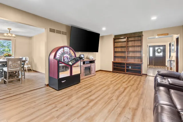 $525,000 | 5180 East McArdle Road, Coal City, IL 60416