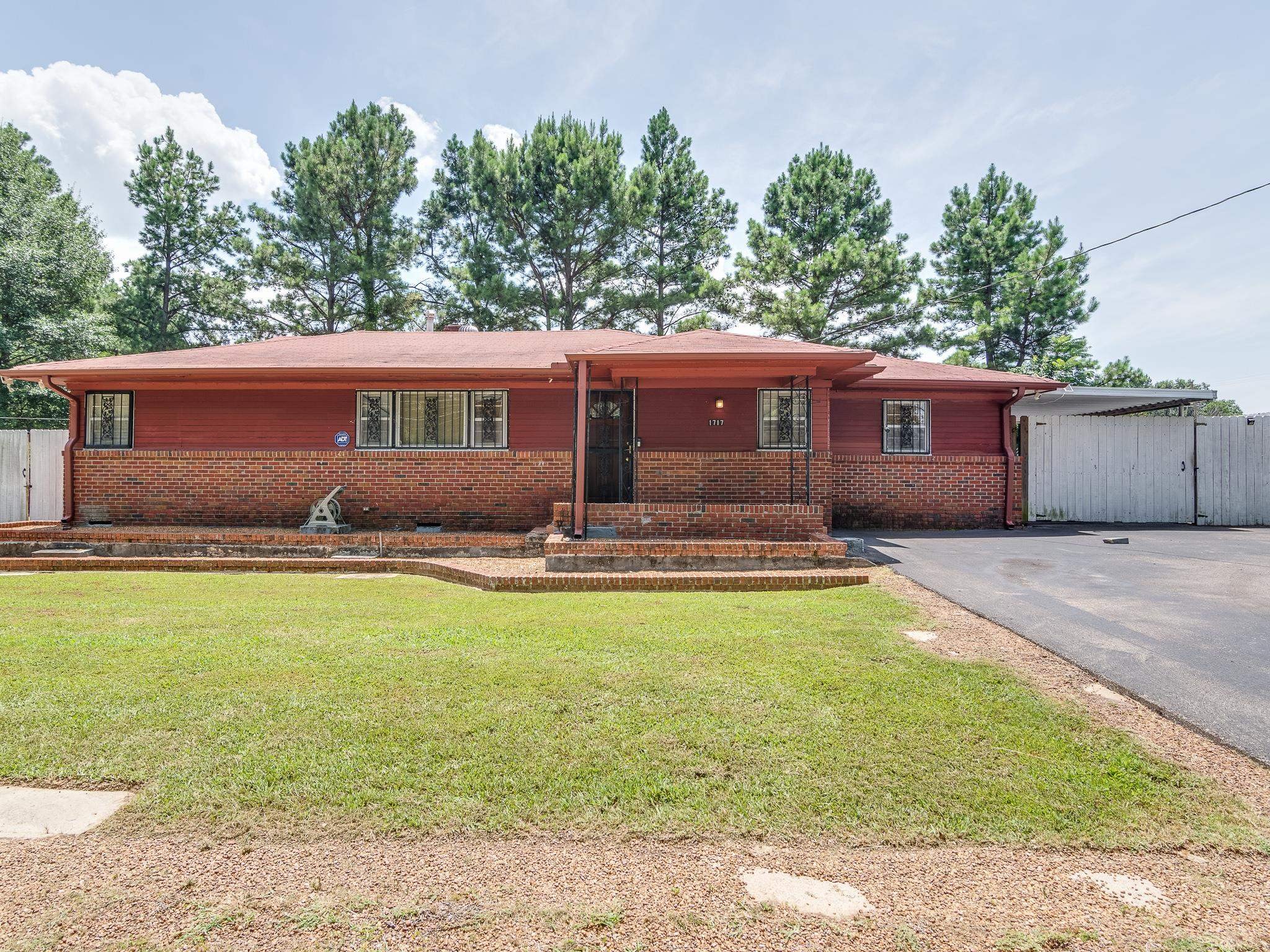 1717 Berwind Road Memphis, TN 38116 - Photo 1 of 22 Gallery Image 1