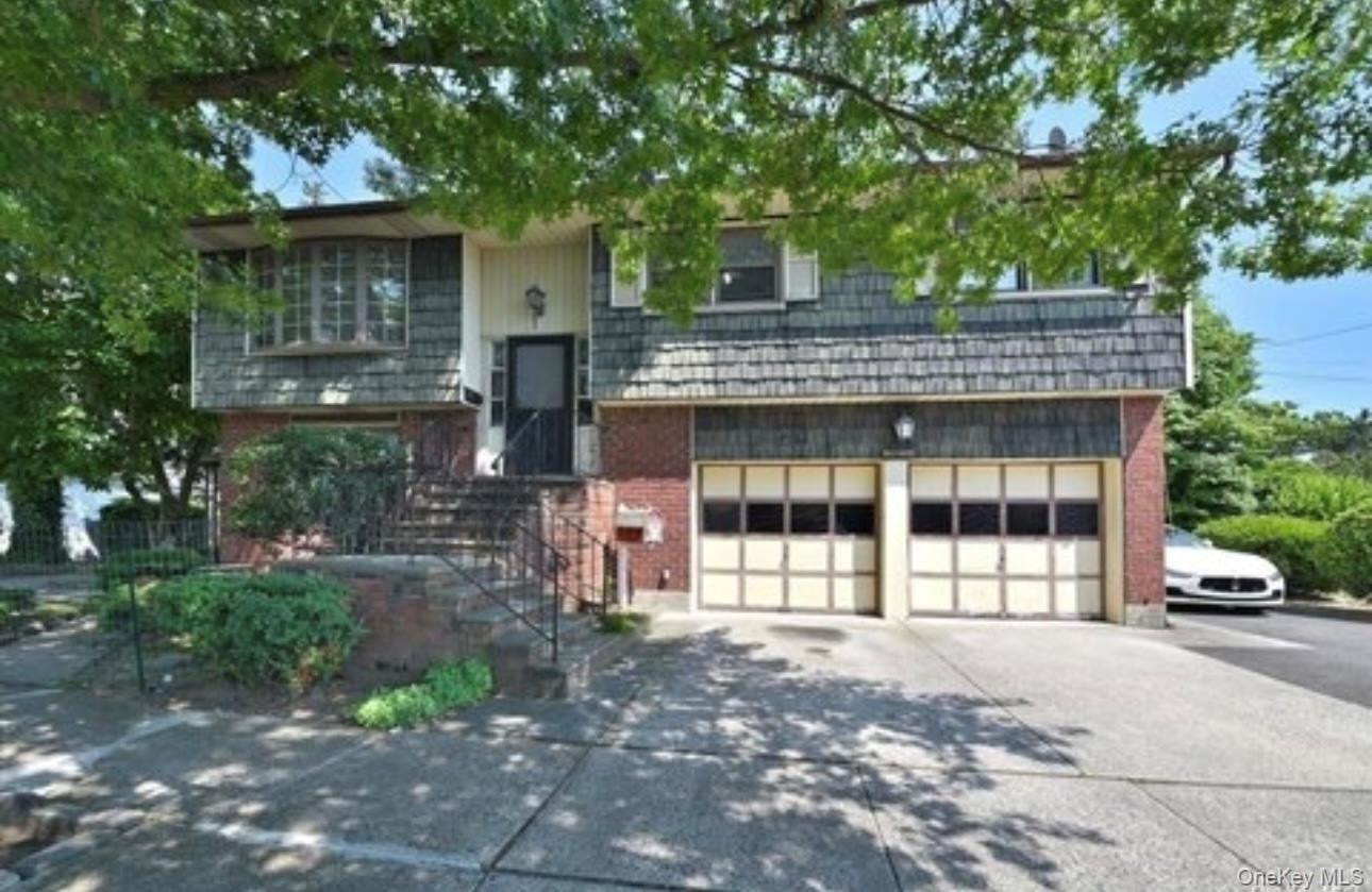 a view of a house with a yard and plants