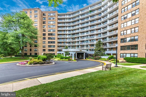 $2,300 | 1600 Hagys Ford Road, Unit 3N, Narberth, PA 19072