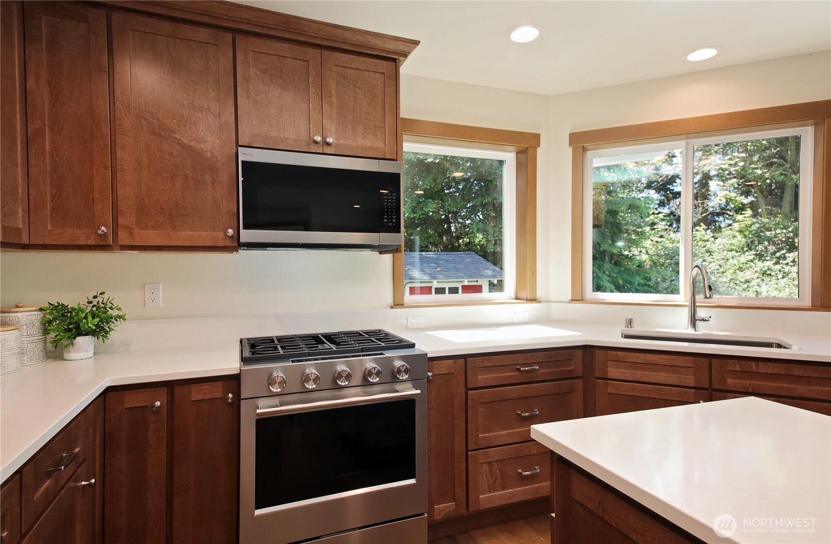 6621 Sills Road Clinton, WA 98236 - Photo 8 of 40