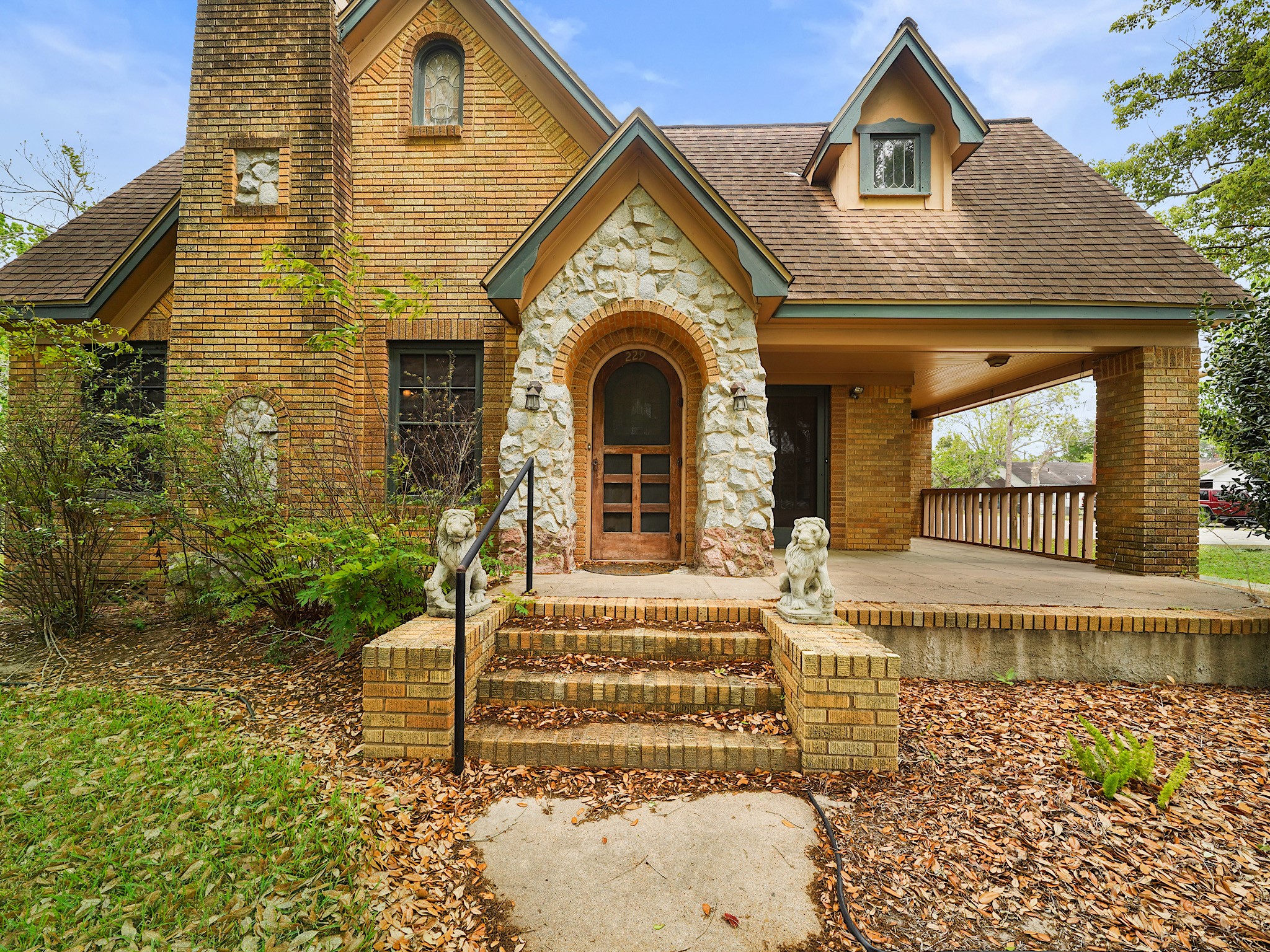 229 East Cedar Street Angleton, TX 77515 - Photo 1 of 25