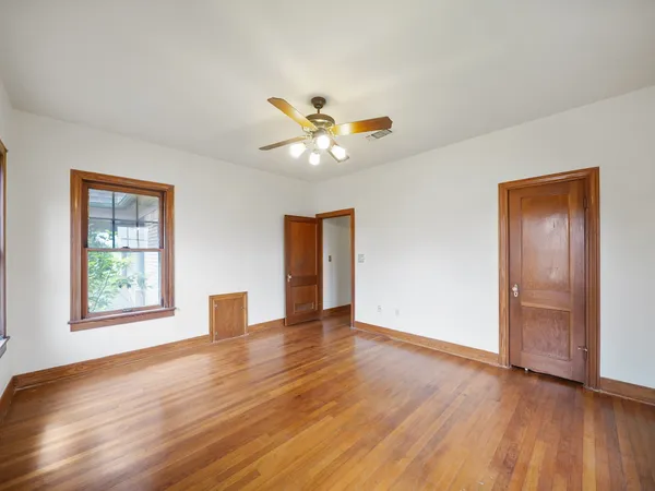 $400,000 | 229 East Cedar Street, Angleton, TX 77515