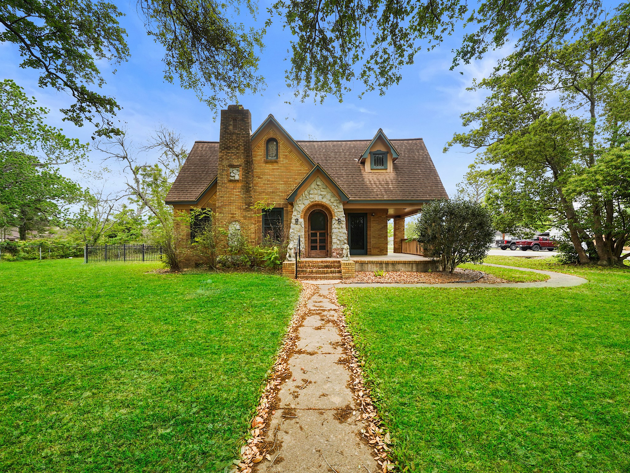 229 East Cedar Street Angleton, TX 77515 - Photo 2 of 25