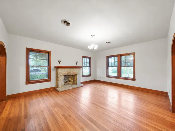 $400,000 | 229 East Cedar Street, Angleton, TX 77515