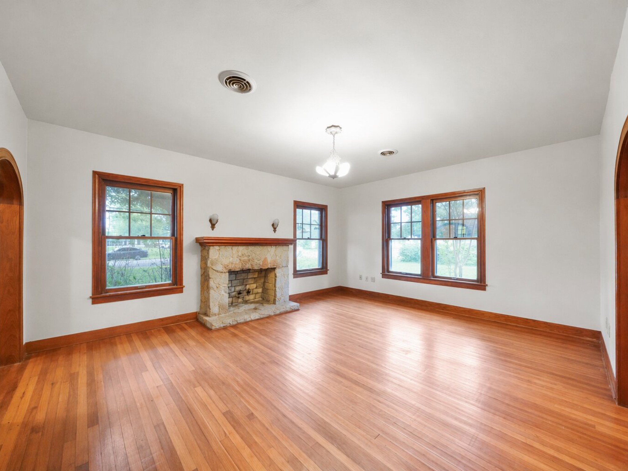 229 East Cedar Street Angleton, TX 77515 - Photo 8 of 25