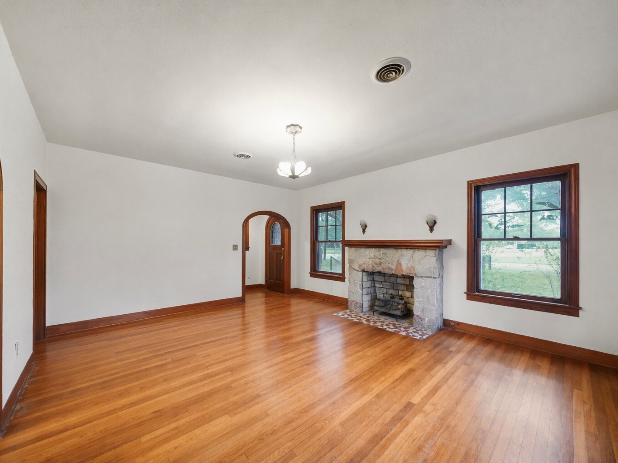 229 East Cedar Street Angleton, TX 77515 - Photo 9 of 25