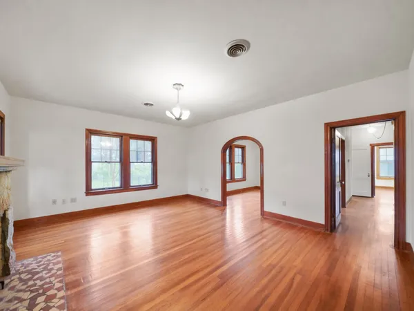$400,000 | 229 East Cedar Street, Angleton, TX 77515
