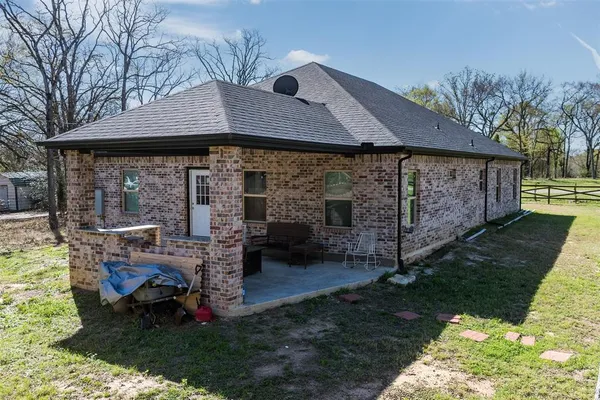 a view of house with a yard