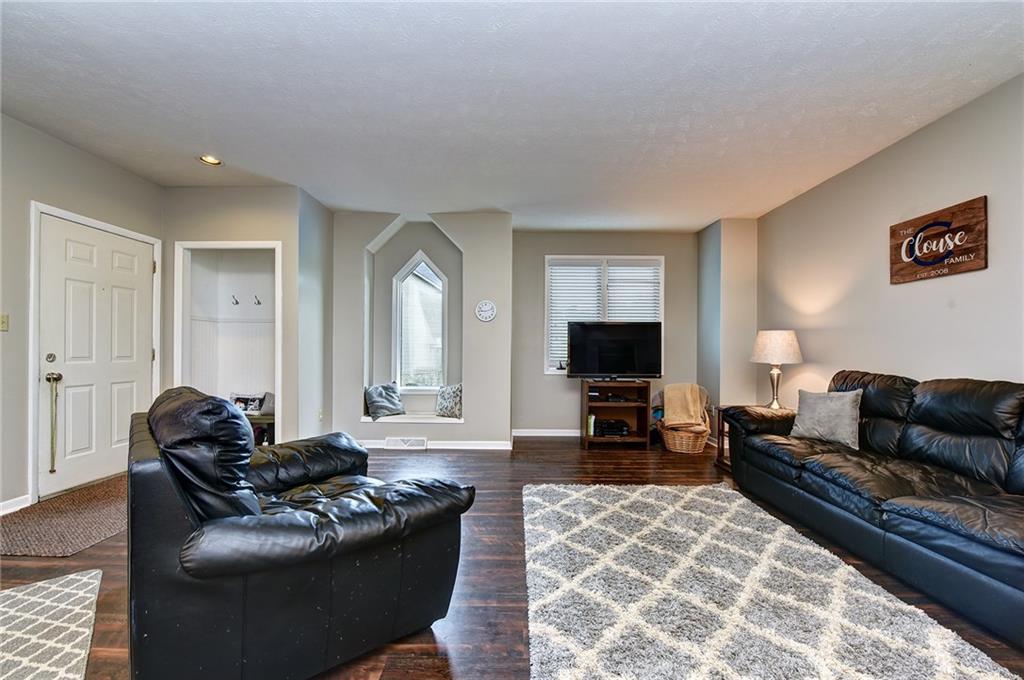 413 Spring Run Drive Monroeville, PA 15146 - Photo 2 of 25 Gallery Image 2