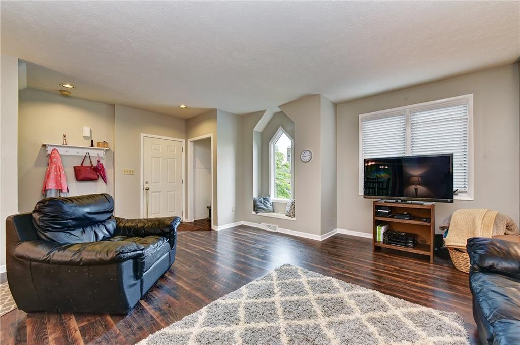 413 Spring Run Drive Monroeville, PA 15146 - Photo 4 of 25 Gallery Image 4