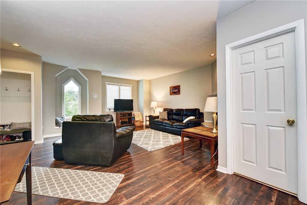 413 Spring Run Drive Monroeville, PA 15146 - Photo 5 of 25 Gallery Image 5