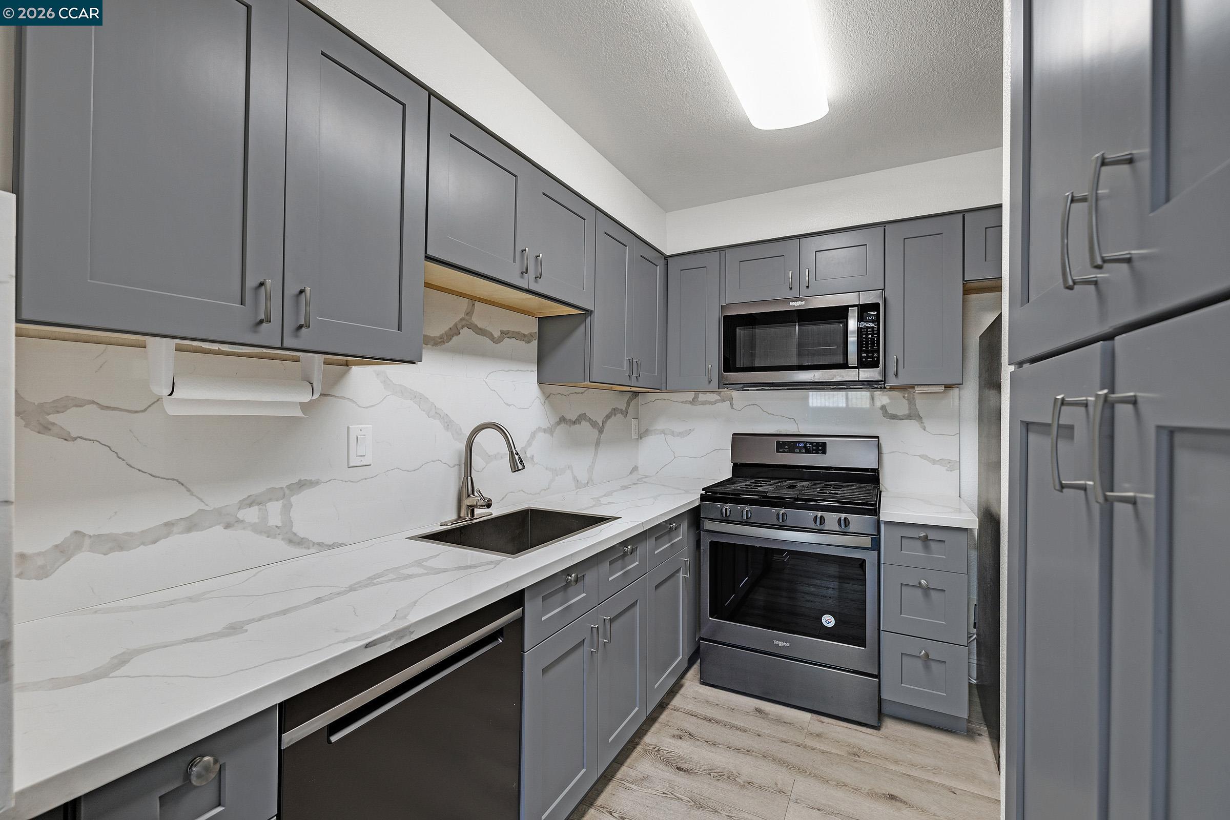 504 Athena, Unit 5 Hercules, CA 94547 - Photo 8 of 29