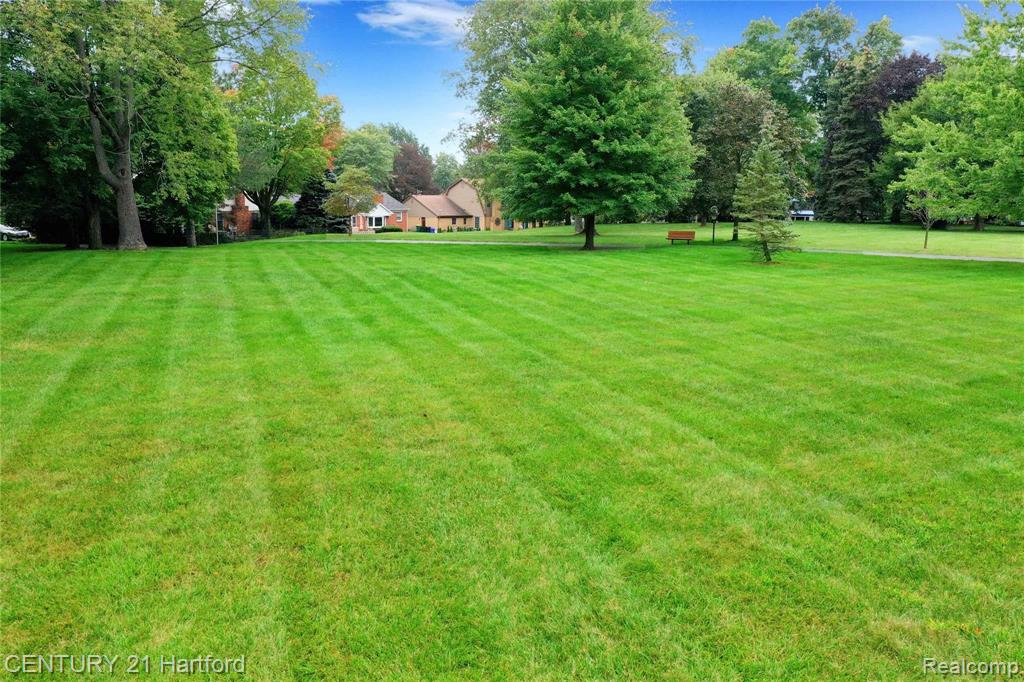 35767 Congress Road Farmington Hills, MI 48335 - Photo 8 of 42