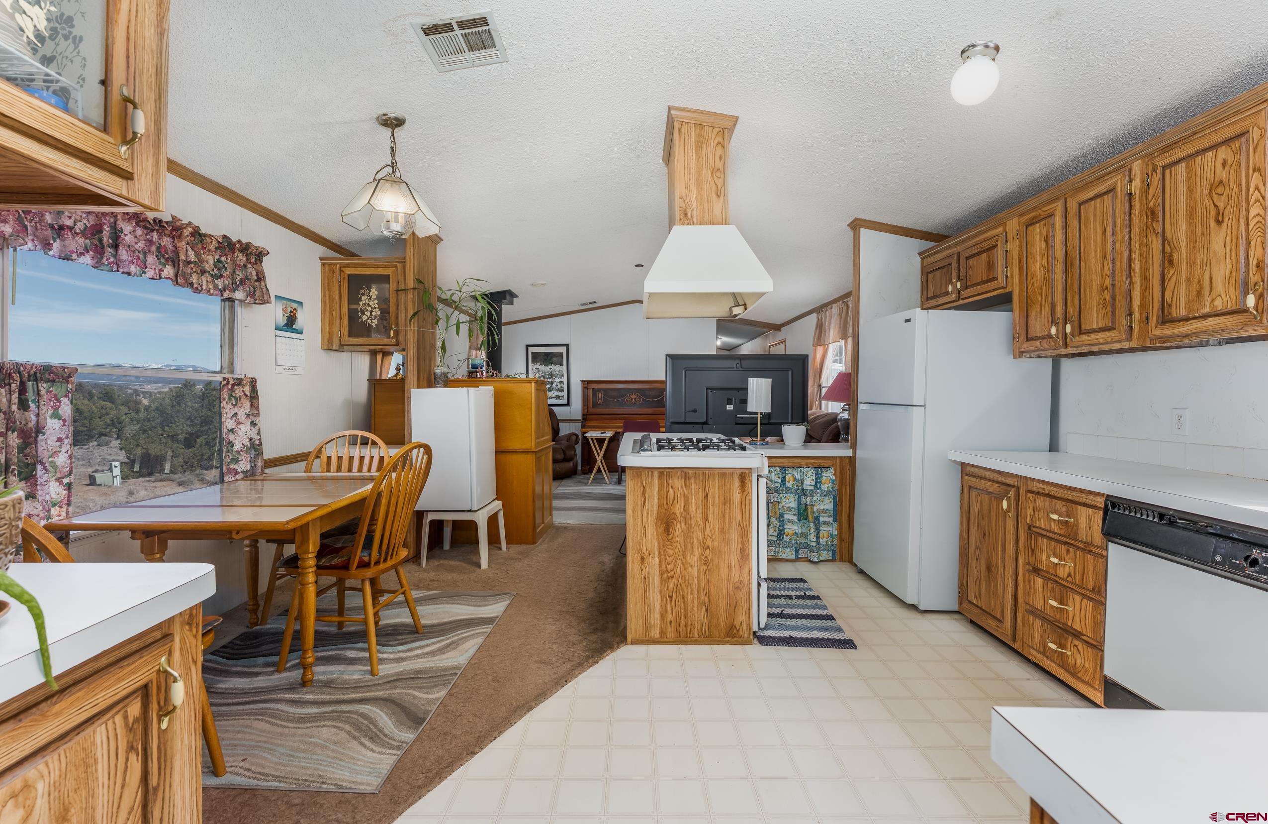 1837 Anna Road Ignacio, CO 81137 - Photo 28 of 32 a kitchen with lots of counter top space