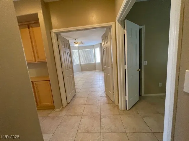 $2,100 | 926 Lloyd George Drive, Henderson, NV 89052