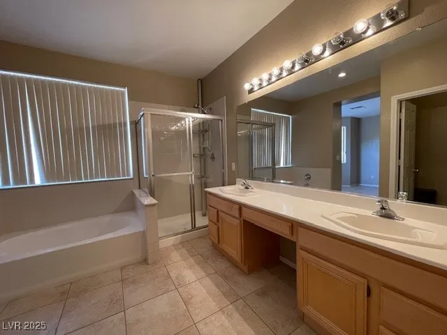 $2,100 | 926 Lloyd George Drive, Henderson, NV 89052