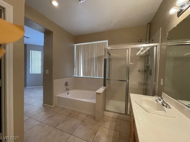 $2,100 | 926 Lloyd George Drive, Henderson, NV 89052
