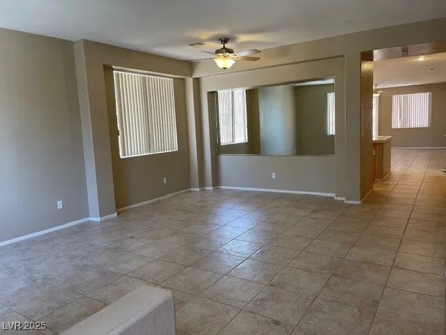 $2,100 | 926 Lloyd George Drive, Henderson, NV 89052