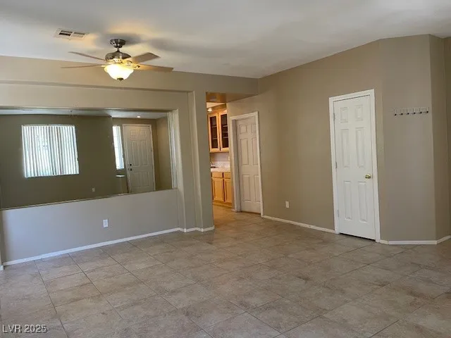 $2,100 | 926 Lloyd George Drive, Henderson, NV 89052