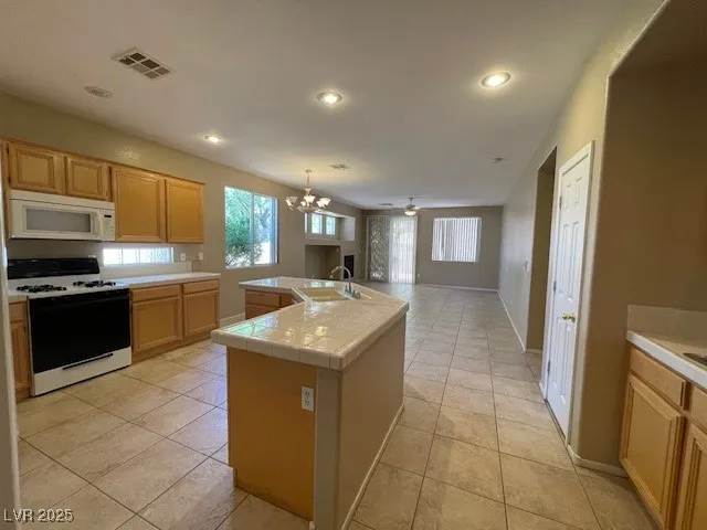 $2,100 | 926 Lloyd George Drive, Henderson, NV 89052