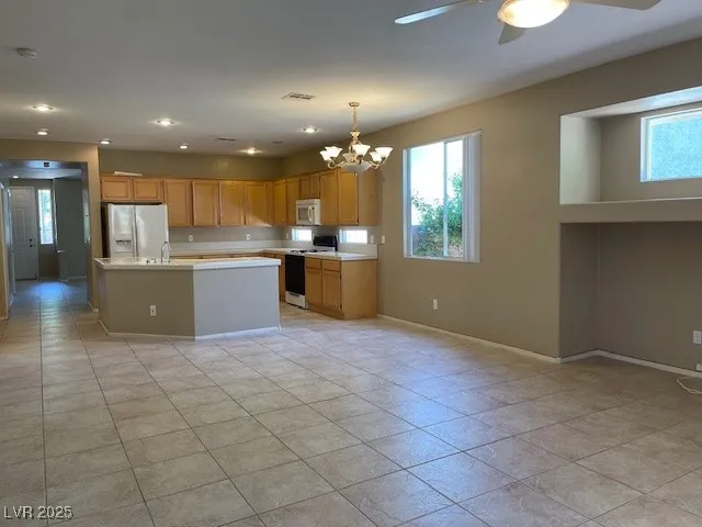 $2,100 | 926 Lloyd George Drive, Henderson, NV 89052